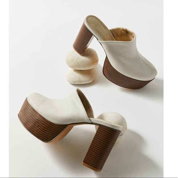 Urban Outfitters Shoes - NEW! Urban Outfitters Ellie  Platform Mule shoes NWT